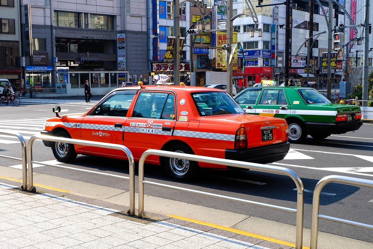 Taxi to city